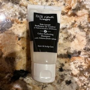 Hair rituel by Sisley color perfecting shampoo
